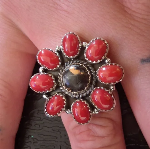 ITALIAN CORAL AND BLACK STALLION DAHLIA RING 925 STERLING SILVER ADJUSTABLE - Picture 3 of 5